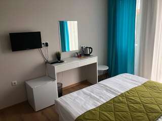 Гостевой дом Colors Boutique Guest House Обзор Двухместный номер с 2 отдельными кроватями-2