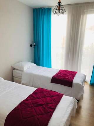 Гостевой дом Colors Boutique Guest House Обзор Двухместный номер с 2 отдельными кроватями-3